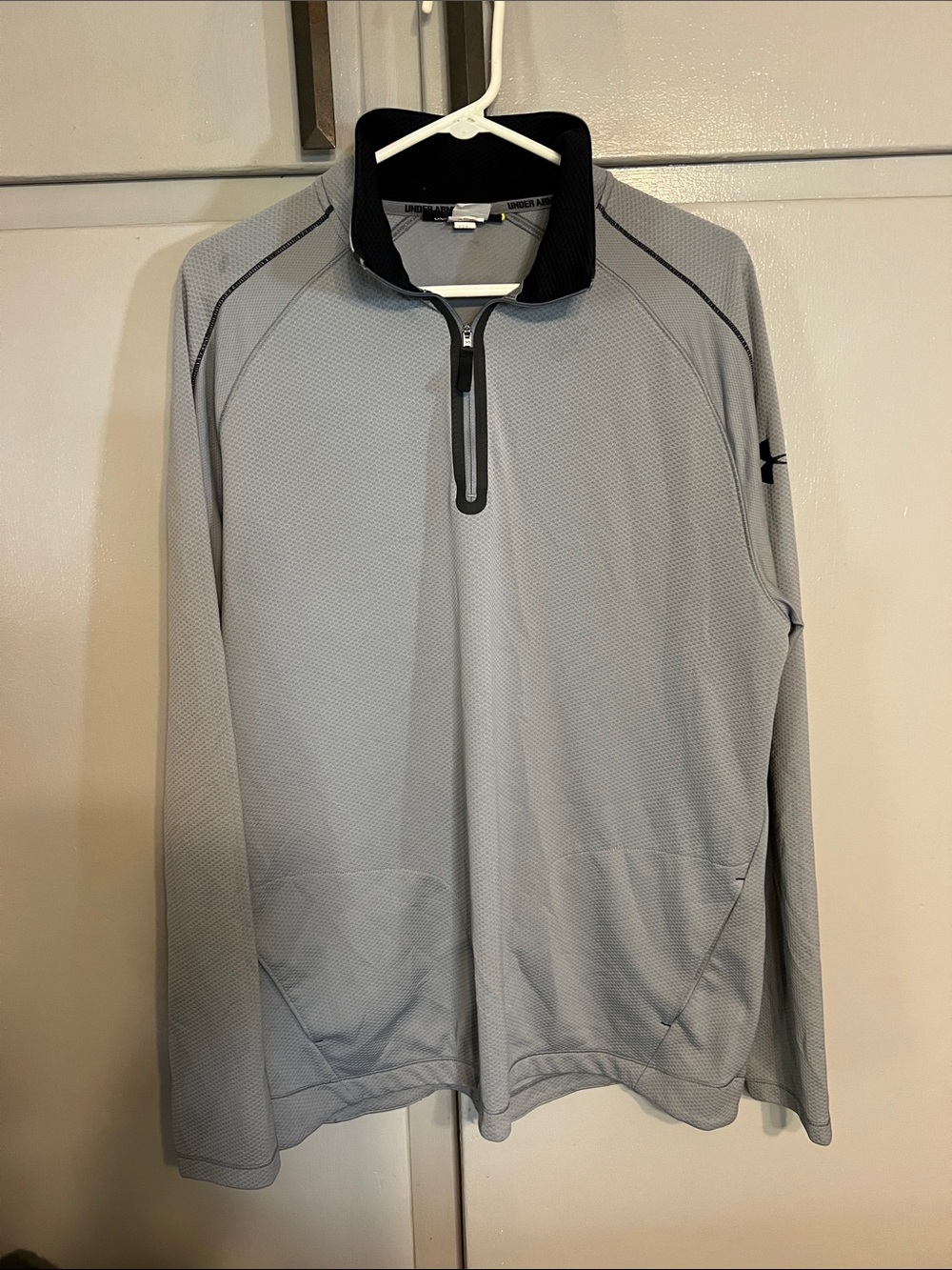 Under Armour Light Gray & Black Quarter-Zip Performance Pullover